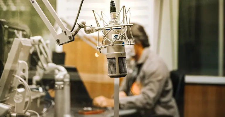 frequências para a migração para FM de rádios em ondas curtas e tropicais